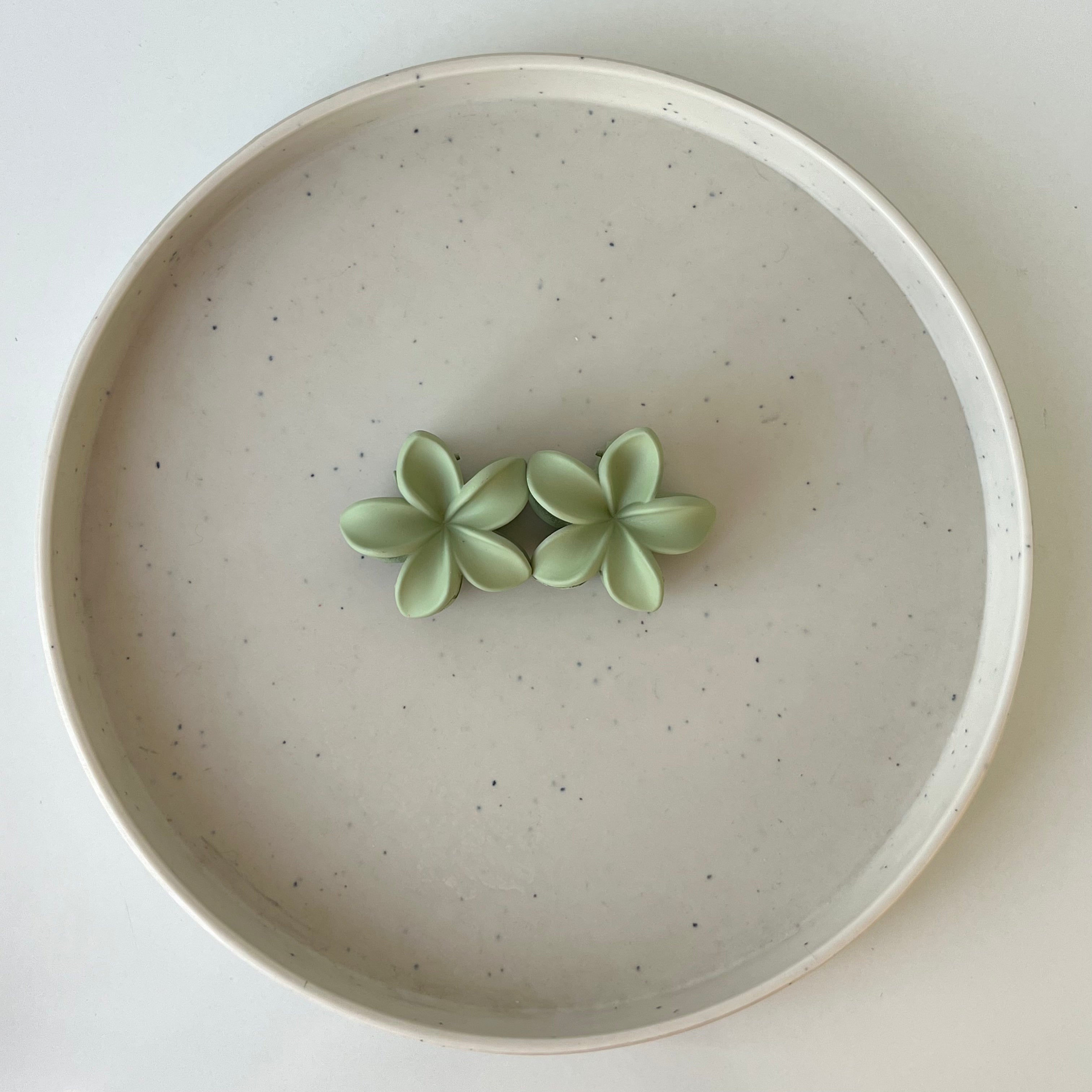 Matte Blossom – Small Flower Hair Claw